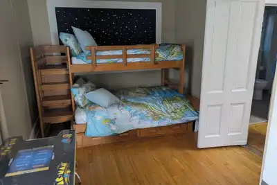 Image de Newly renovated late 1800's space with rich wood floors and French doors