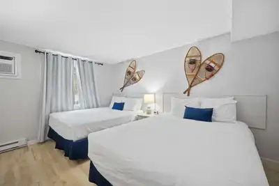 Peaked Mountain Escape – For 4