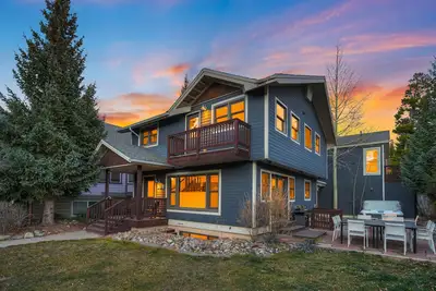 Image de New Skyfall Haus Duo - 6br Ultimate Downtown Pad 22034