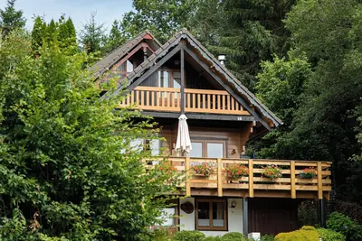 Image de Le chalet finlandais est le logement le plus agréable disponible à la location au camping Petite Suisse.
