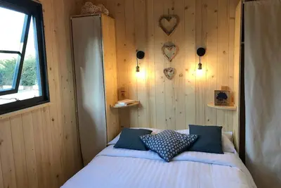 Image de Cape Town est un cottage avec un espace généreux et une terrasse, conçu pour les familles ou les groupes d'amis. Doté de 2 chambres, ce gîte peut accueillir  4 personnes.