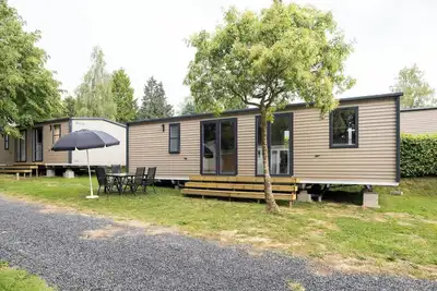 Image de Un logement spacieux et flambant neuf avec une chambre à coucher/salle de jeux unique, équipée de tous les luxes pour toute la famille.