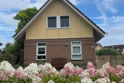 Image de Apartment Ijsselmeer with direct water access and own jetty