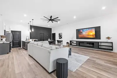 Image de The Dark & Modern - Charlotte Retreat