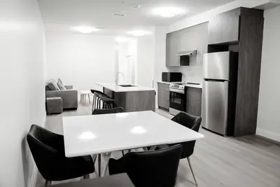 Image de Unit 10 - Modern Fully Furnished 2 Bedroom Apartment