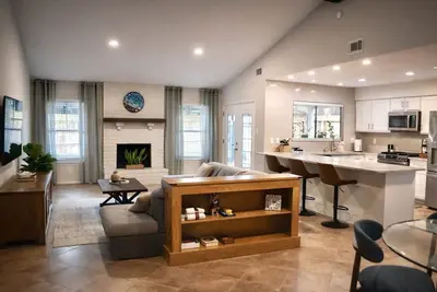 Image de Spacious home in quiet neighbourhood minutes from the best of The Woodlands.