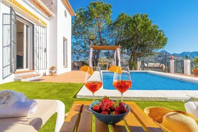 Villa María Sayalonga by Ruralidays