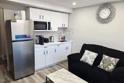 Image de Cozy Two Bedrooms Basement Suite