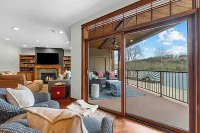 Image de Newly Renovated! Walk-In Condo on Lake Taneycomo!