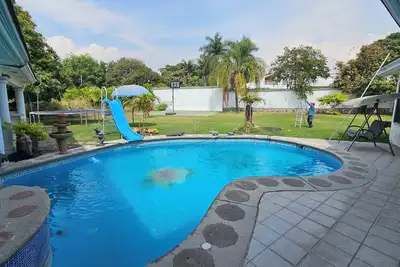 Image de Villa Cocoyoc for 23 Pax | Pool, Jacuzzi and Basketball Court