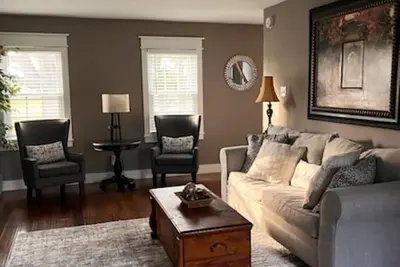 Image de 3 Miles from Keeneland! Located right off Versailles road