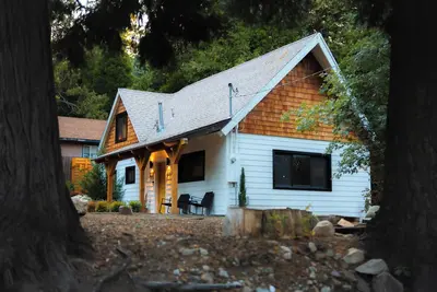 Image de Christmas Tree Cottage / Ev Charger / Fenced In Yard For Pets & Kids