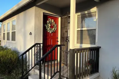 Image de Cozy 2-bedroom plus office centrally located home in Sacramento