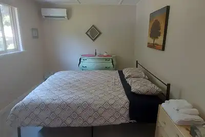 Image de Spacious and bright 2 bedroom suite close to forest and hiking trails.