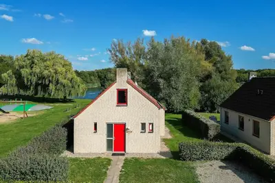 Image de Retraite au bord du lac avec jardin pour 6 personnes