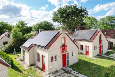 Image de Retraite au bord du lac avec jardin à Ewijk