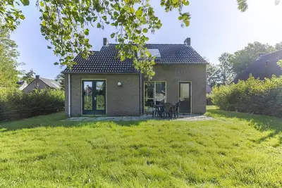 Image de Bungalow en forêt pour 4 à Ewijk