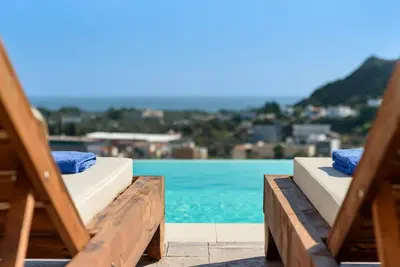 Acro Villa | 3 Bedrooms, 2 Bathrooms