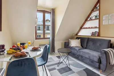Image de Élégant 2 Pièces Près des Invalides: Respirez le Charme de Paris