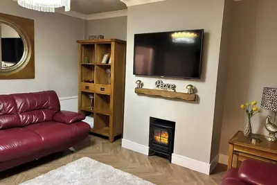 Image de 2 Bed House, near central Cardiff. Two-minute walk to Cardiff Football Stadium