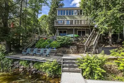 Image de Waterfront 3-bedroom Lake Rescue house for your getaway