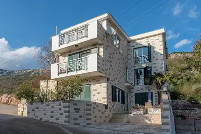 Image de Magnificent villa with pool, sea and mountain views!