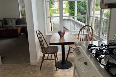Image de Serene 1-bedroom apartment in charming Upper Glenview perfect for your stay.