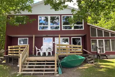 Image de Clean, Rustic  4-bedroom cabin nestled in the woods in Sackets Harbor