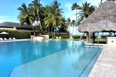Image de Gorgeous large condo, quiet beachfront complex