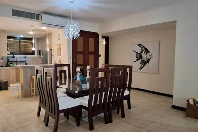 Great 2 bedroom condo, quiet beachfront complex