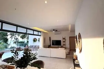 Image de Stunning condo, private rooftop pool, best in Lt