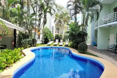Image de Bright 2br Condo Walk to Beach, Garden & Pool