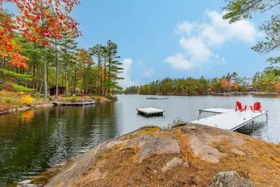 Image de 5 Bdrm Kasshabog Lake Retreat