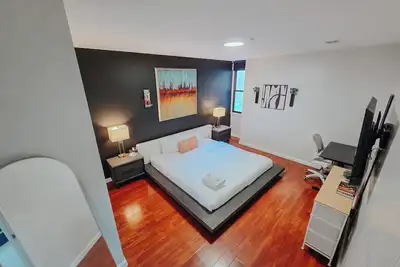 Heart / Convention Center / King Bed / Elevator