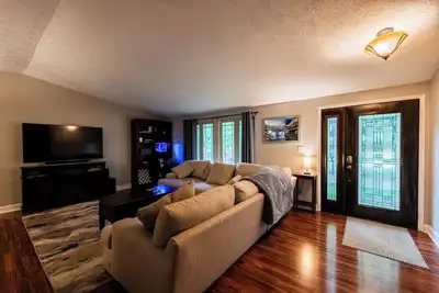 Image de Gorgeous 3-bedroom house with 2nd living room in charming Roswell