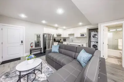 Image de Modern 2br Retreat |Free Parking |Desk| Fast Wi-Fi