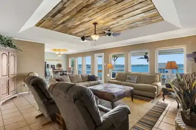 Image de Cedar Creek Lake Escape • Lakefront + Private Dock