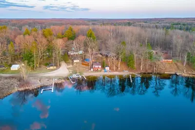 Image de Lakeview Cottage - Walk to Beach, Fire Pit