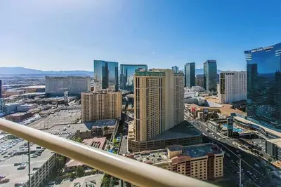 Image de Mgm 29717 Studio Strip View Balcony