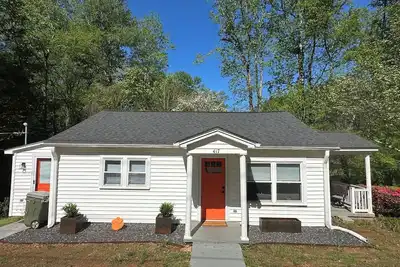 Image de Clemson Cottage - Minutes from Cu, Death Valley, Jervey, Patrick & Pendleton Sq.