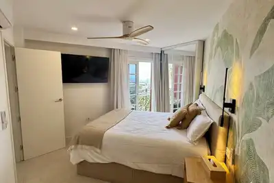 Image de Elegant, sun soaked, two bedroom apartment with pool in the heart of Adeje