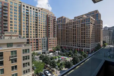 Image de Bright 2-bedroom apartment near Pentagon, Dca airport, and subway