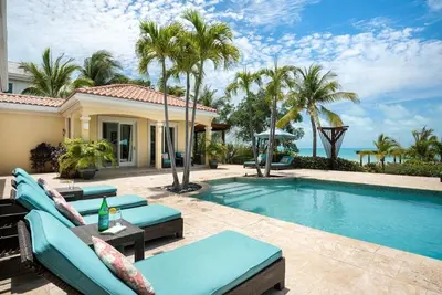 Image de A brand-new, single-level luxury villa