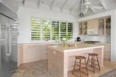 Image de A beautiful, family-friendly home with stunning views