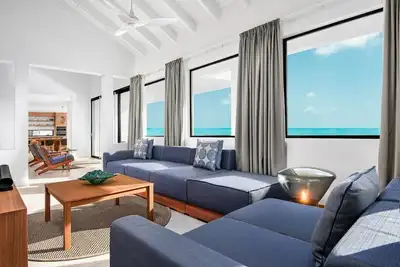 Image de Welcome to Villa, luxury 5-bedroom villa located just steps from Minitas Beach.