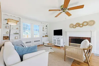 Image de Modern Coastal Retreat Walking Distance to Beaches & Dining in Dennis Port w/ Ac