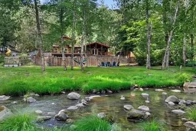 Image de Howard's Hideaway Riverfront Pet Friendly Cabin