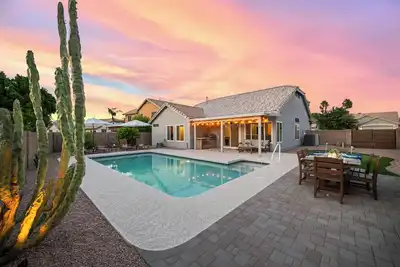Image de Athena's Crown Jewel 3 King Beds | Private Pool + Putting Green | Stylish Mesa Retreat