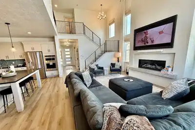 Image de Silicon Slopes Getaway | 2 Kitchens + Private Yard