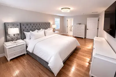 Image de Newly built 3br Luxe home with sPA bath, Chef Kitchen near Big E, Mass Mutual